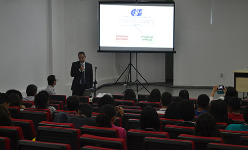 Wesley Teles, consultor do CIEE, em palestra no auditório do Câmpus